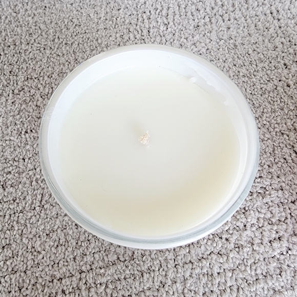 Voluspa candle - Picture 5 of 6